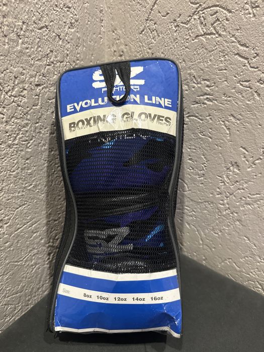 Кикбоксови ръкаваици и наколенки за кик бокс