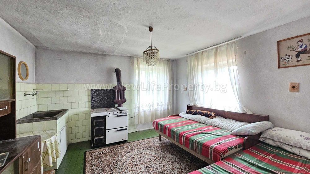 Двуетажна къща в планината, с. Давидково, област Смолян