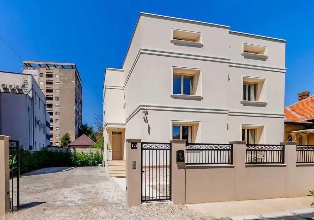 VILĂ MODERNĂ DE VÂNZARE- Zona Romanilor, Arad
