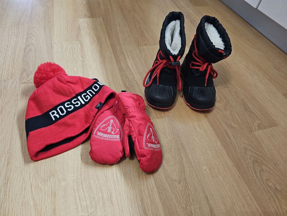 Комплект шапка с ръкавици и ботушки