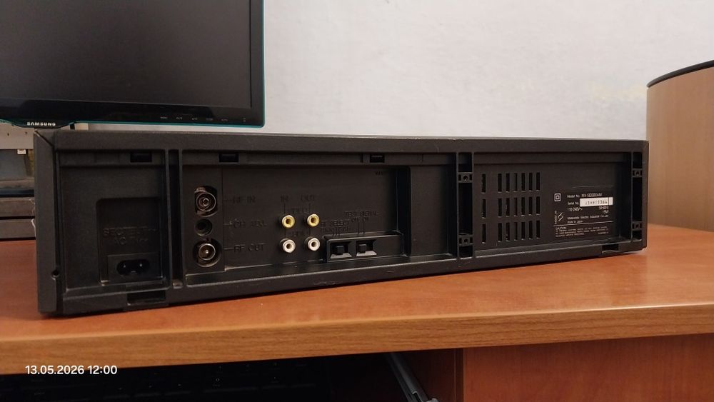 Panasonic NV-SD300 VHS видеомагнитофон