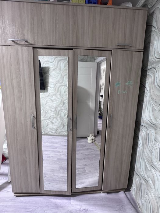 Продам срочно шкаф