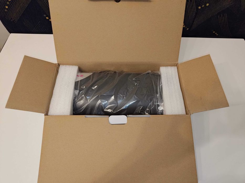 Стол от естествена черна кожа. В отлично състояние. 1бр-90€, 6бр-480€