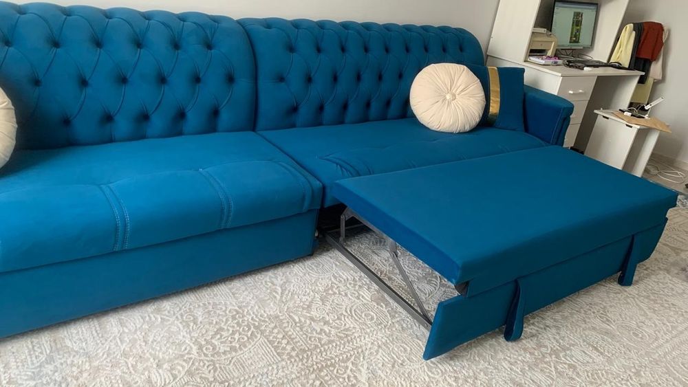 Продаётся отличный диван.