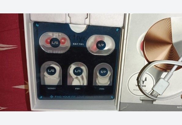 Căști Bluetooth Fitbit Flyer