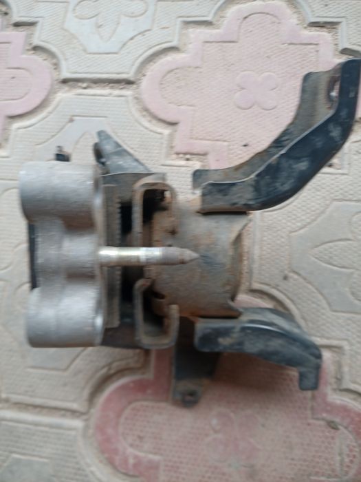 Подушка двигателя Тойота Королла