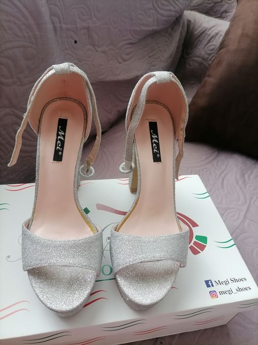 Дамски сандали на дебел ток