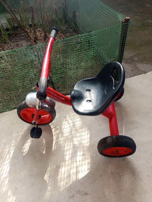 Трёхколёсный велосипед .