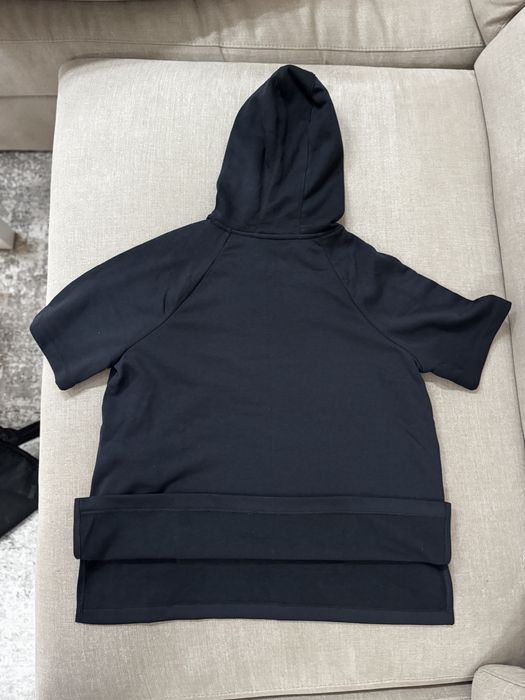 Продавам Under Armour черен дамски суичър с качулка (hoodie), размер М