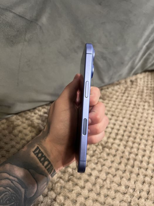 Iphone 16 blue 93% battery health