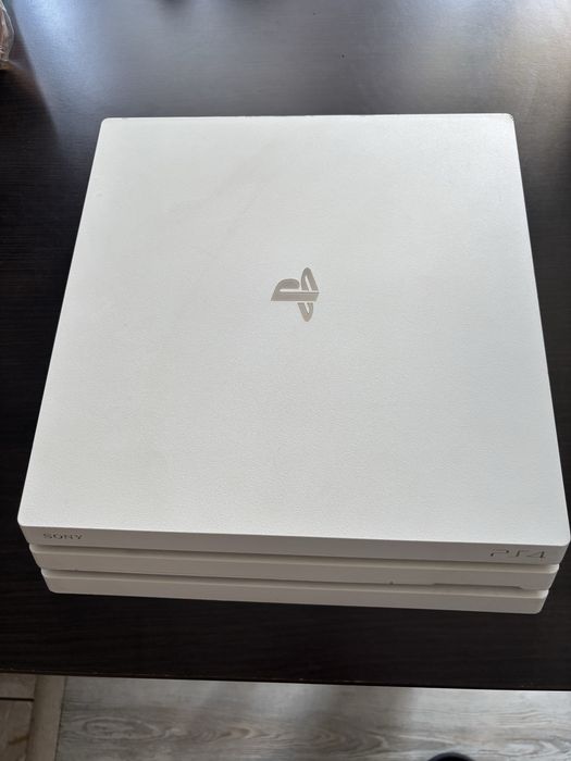 Vând Ps 4 Pro 1 T