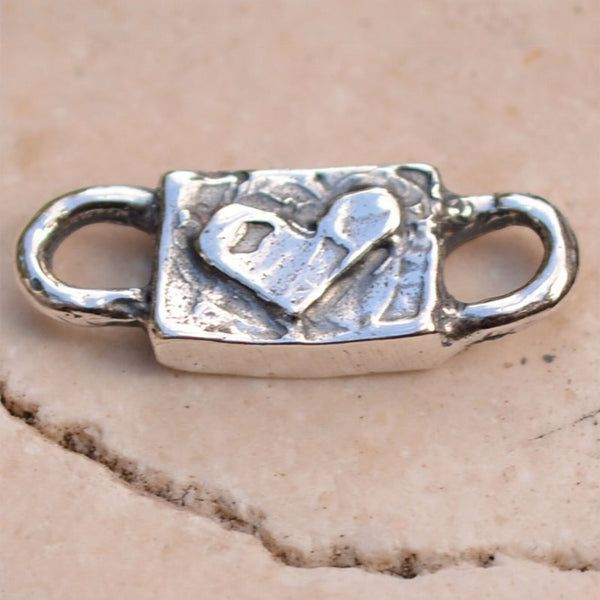 Сребърен свързващ елемент 925 сърце – талисман за любов, бижута