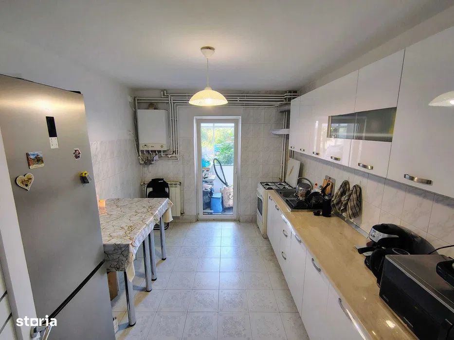 Apartament 3 camere, decomandat, 76 mp, zona Semicentrala — fotografia 1