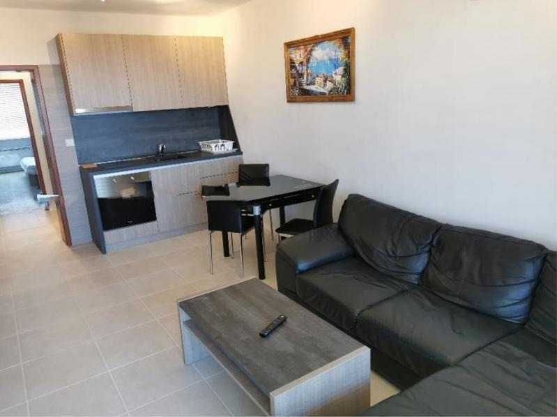 Дава се под наем Двустаен апартамент в София, Лозенец - 86 кв.м за 612 € - Снимка #2