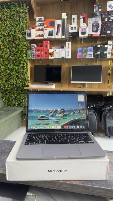 MacBook Pro M1 chip 8gb 256gb ssd  13'' inch korobka + zaryadnik bor