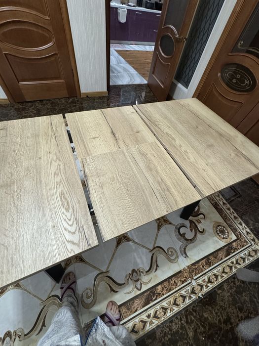 Стол кухонный из дерева