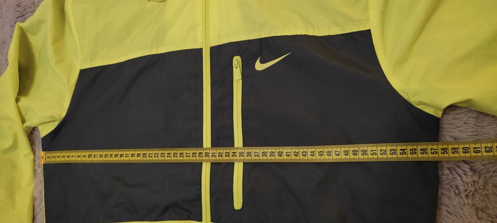 Geaca cu gluga Nike AeroSwift