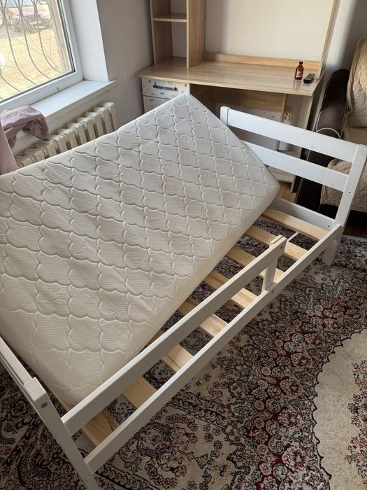 Детская кровать, шкаф