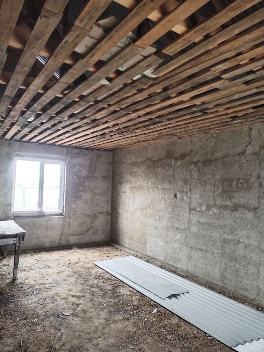 Уи сатылад. дом продается.