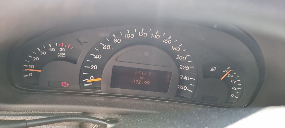 Продавам Mercedes-Benz C200CDI Дизел запазен