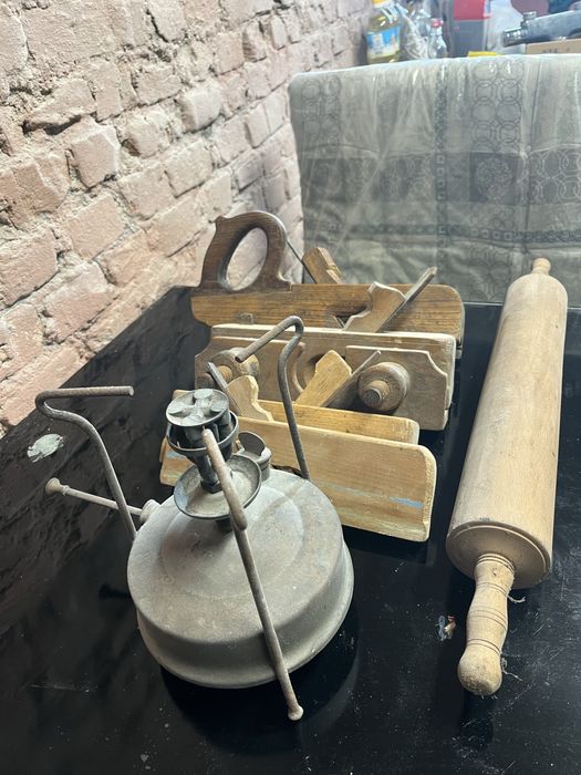 Vand diverse  lucruri vechi pentru expunere