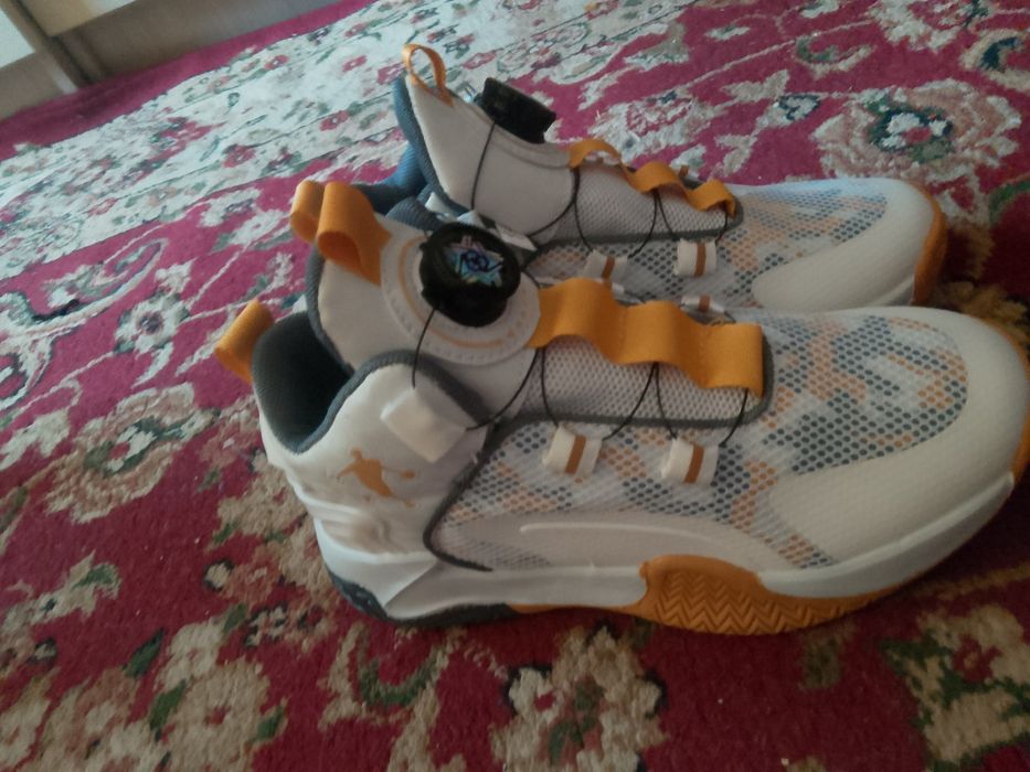 Продам кросовки новые детские