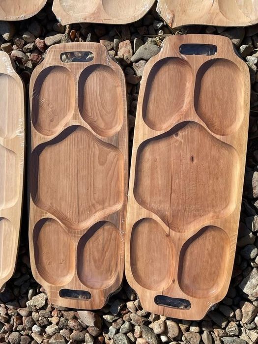 Platouri tradiționale din lemn natural