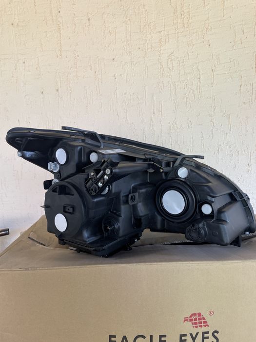 Фара передняя на LEXUS RX330