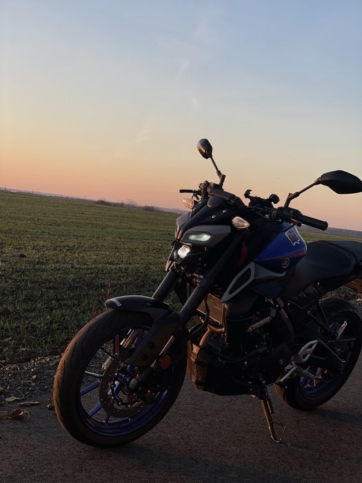 Yamaha mt 125.
