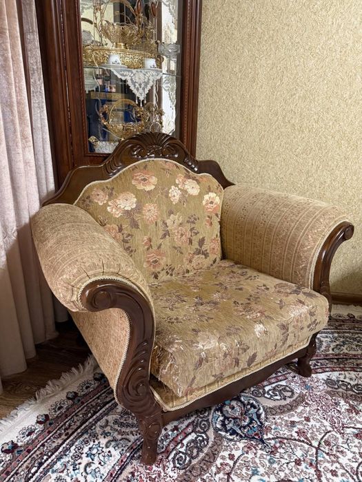 Продается диван с креслами
