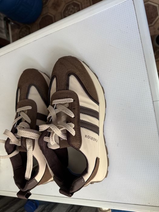 Обувь женская кроссовки