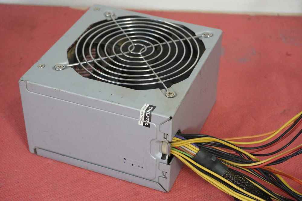 Захранване PSU 400W Chieftec - PCIe 6pin + CPU 8pin/ Вкл.ДДС