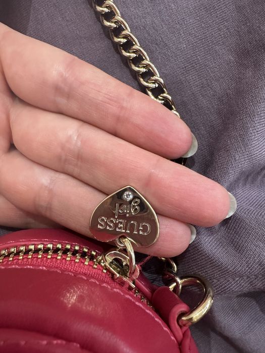 Дамска чантичка Guess