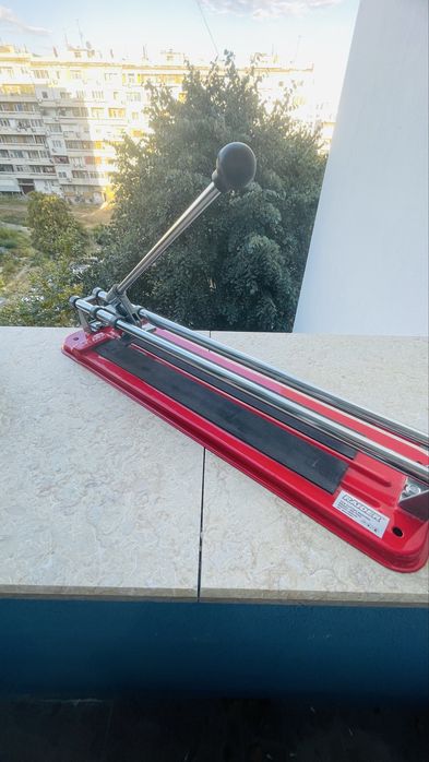 Продавам малина за рязане на плочки