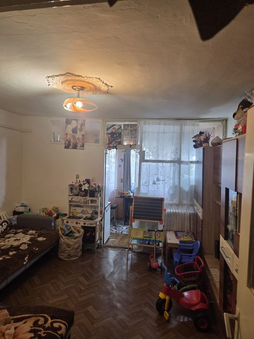 Persoana fizica:Vând garsonieră Str.Damboviței