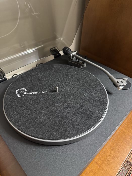 Проигрыватель виниловых пластинок