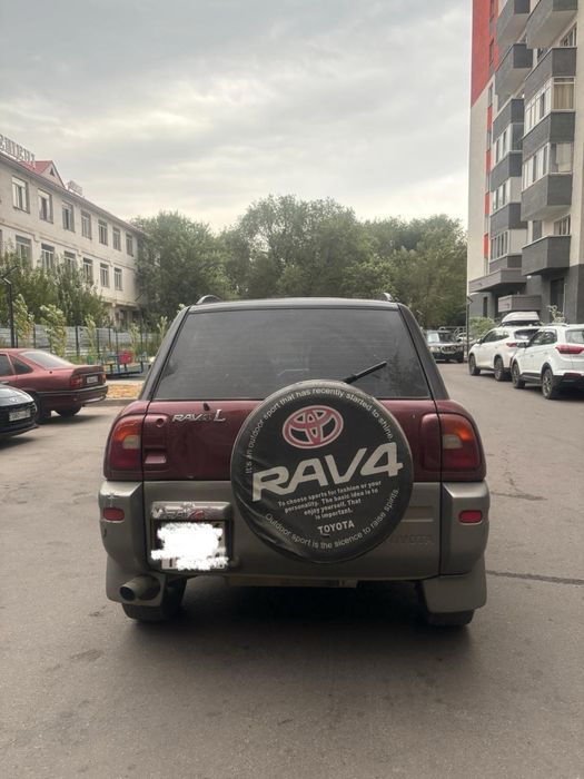 Машина toyota rav 4