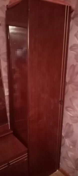 Продам сервант, стол, сундук, пенал, тумбочку