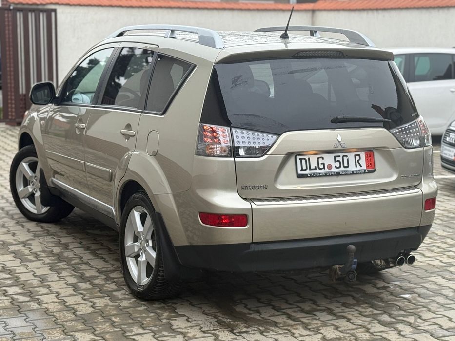 Mitsubishi Outlander 2.0 tdi 4x4 7 locurii. 163.000 km