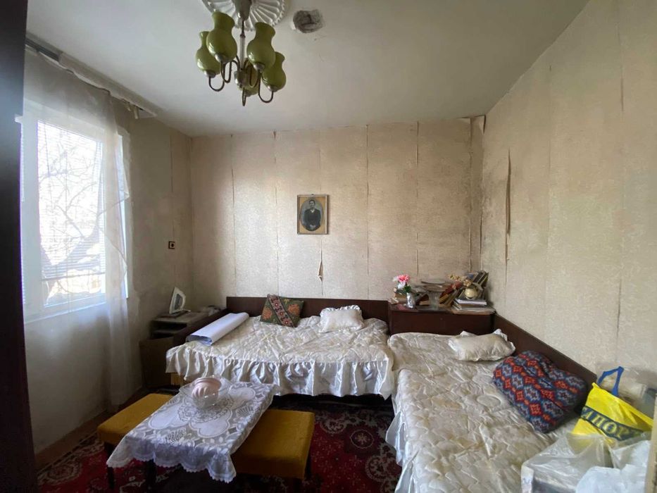 КЪЩА с РЗП 140 кв.м., двор 500 кв.м., град Сопот