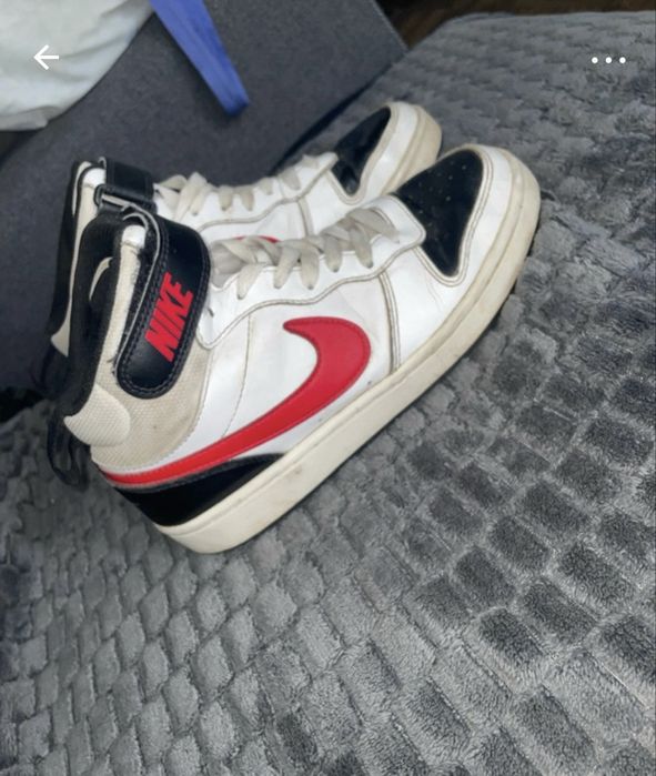 Adidasi Nike bascheti
