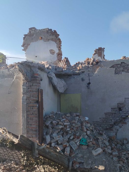 Подарявам тухли единички