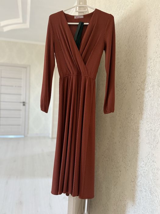 Платье женское срочно продам