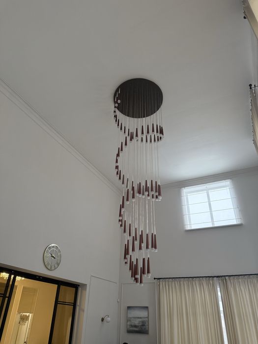 Люстра большая длинная