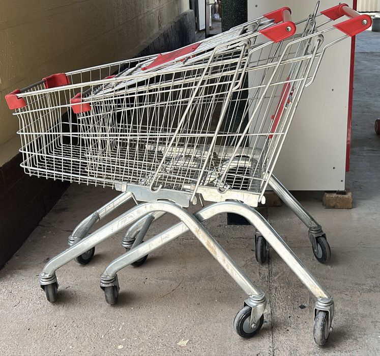 Продам мебель для магазина.