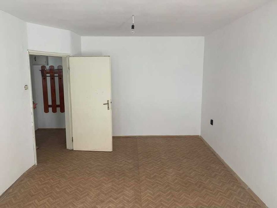 Дава се под наем Двустаен апартамент в Бургас, Лазур - 60 кв.м за 178.5 € - Снимка #2