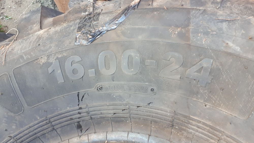 16.00-24 на грейдер 2шт