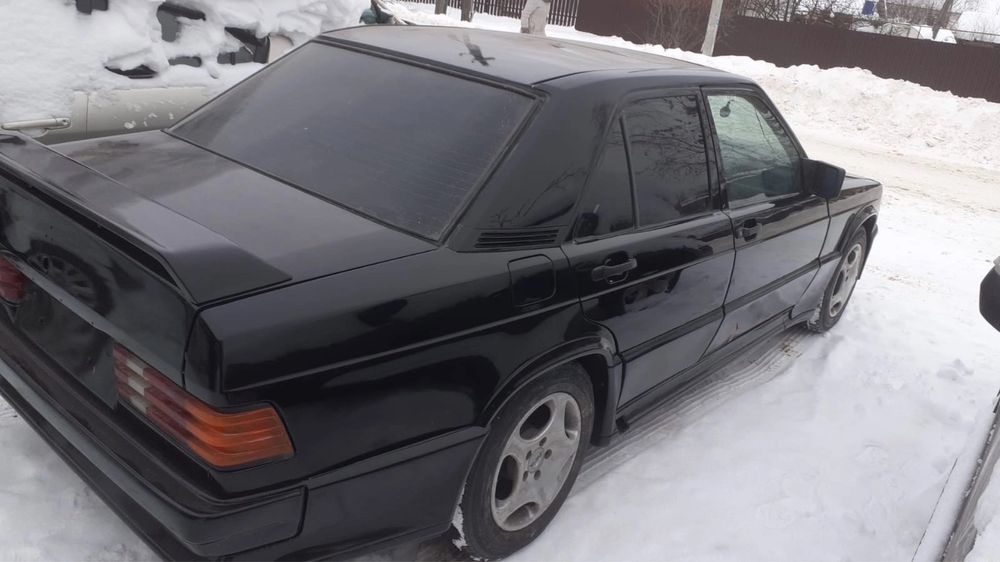 Заднее стекло на Mercedes 190