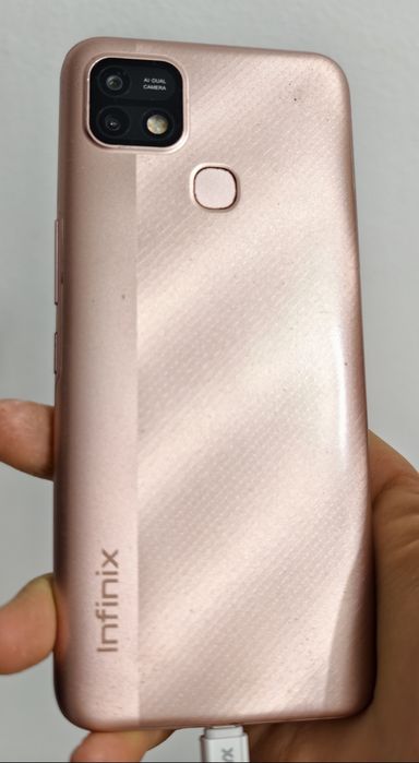 Телефон Infinix HOT 10i