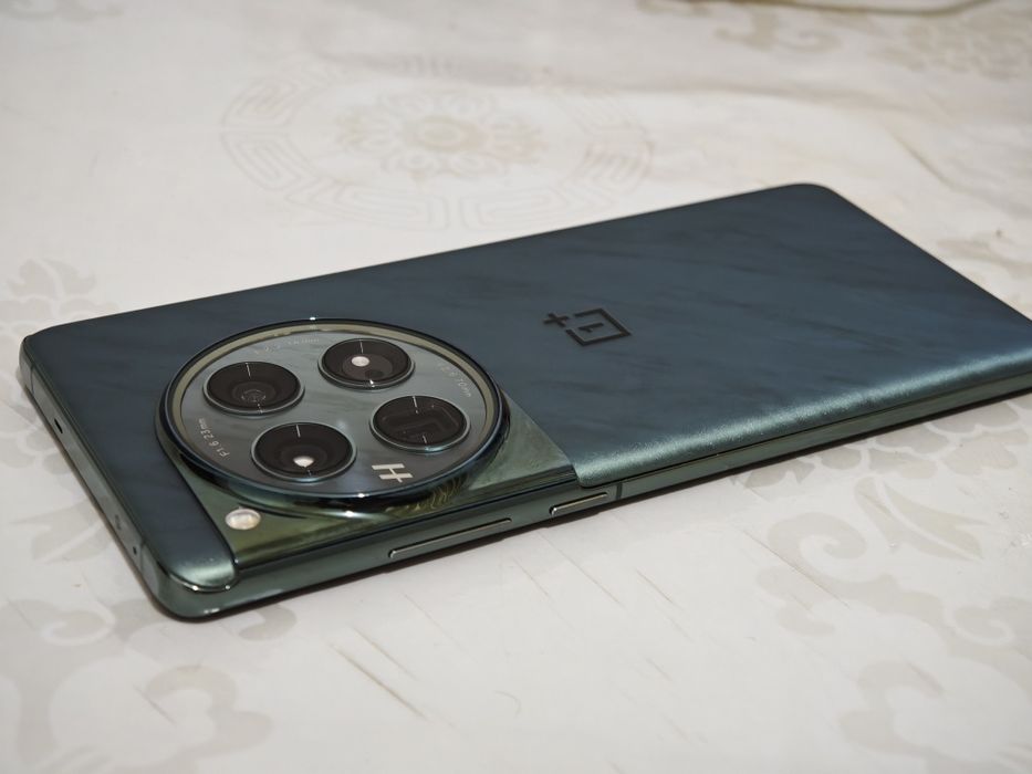 OnePlus 12. 16/512